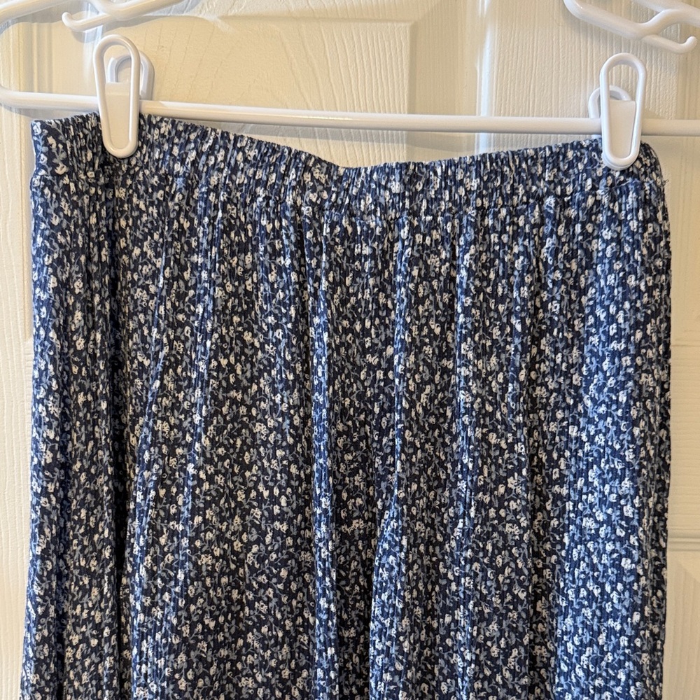 Dress Forum High Low Skirt - Blue and White Floral - Picture 5 of 6